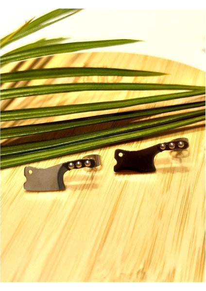 Gümüş Renk Bıçak Figürlü Unisex Çelik Küpe