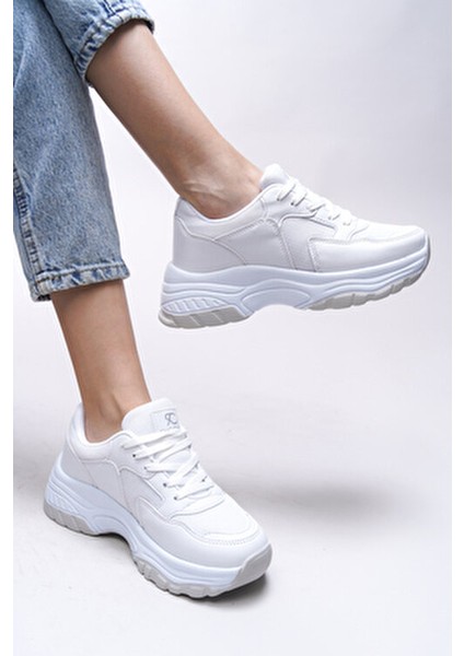 Kadın Beyaz Sneaker Düz Taban Ortapedik İç Taban ile Rahat Kullanım