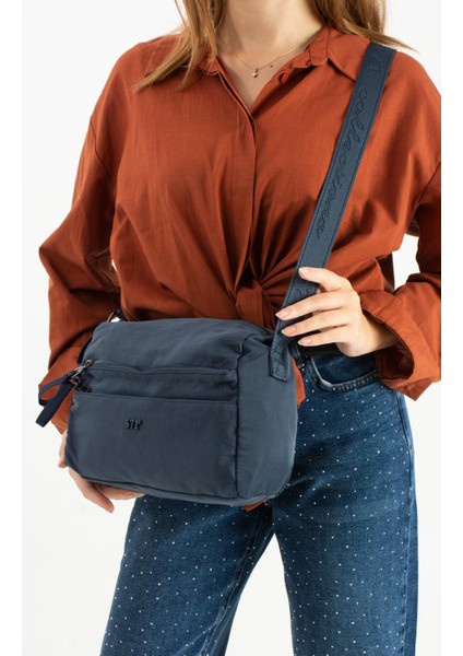 Yumuşak Dokulu Ultra Hafif, Esnek ve Su Geçirmez Polyamid Kumaş Omuz Çantası Lacivert Model: (571-13-14C) indirimleri