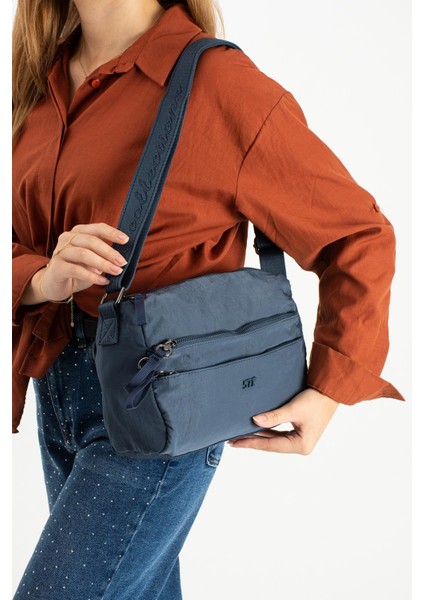 Yumuşak Dokulu Ultra Hafif, Esnek ve Su Geçirmez Polyamid Kumaş Omuz Çantası Lacivert Model: (571-13-14C)