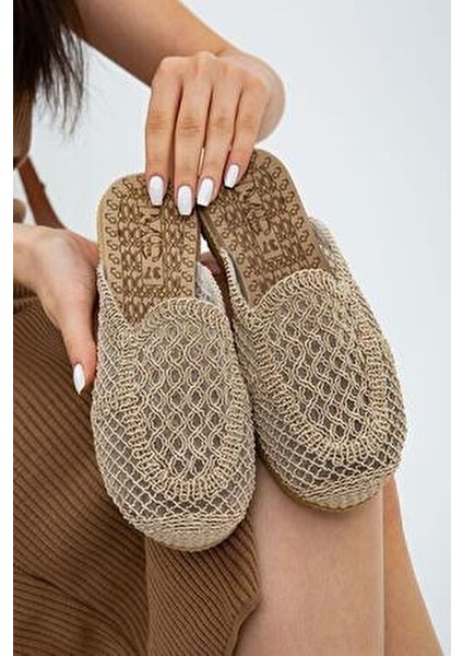 Bej Önü Kapalı Hasır Örgü Dış Mekan Ve Ev Terliği