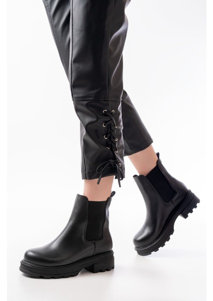 745-2137 Siyah Kalın Taban Lastikli Günlük Kadın Bot