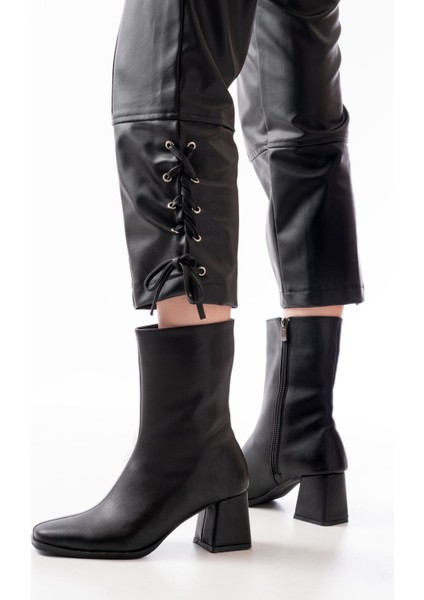 MSK-032 Siyah Topuklu Fermuarlı Kadın Bot