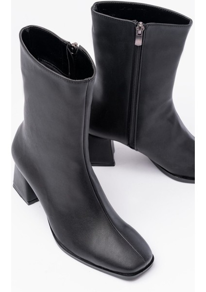 MSK-032 Siyah Topuklu Fermuarlı Kadın Bot