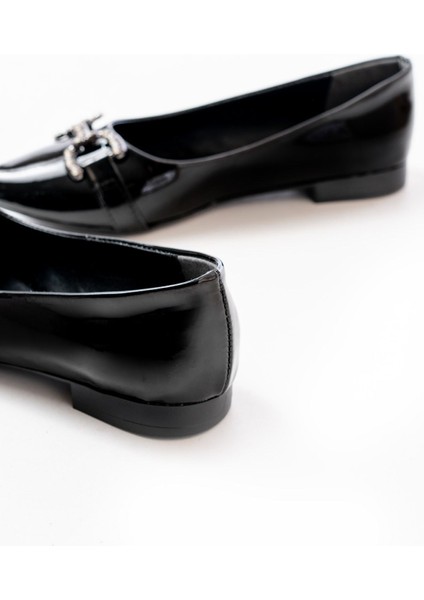 İNF-133 Siyah Rugan Taşlı Tokalı Günlük Kadın Babet indirimleri