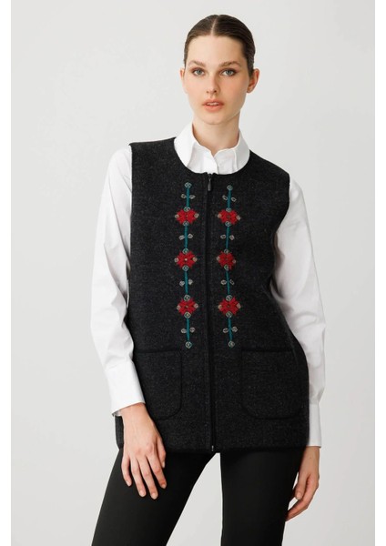 Kadın Sıfır Yaka Önü Nakış Işlemeli Yün Yelek 25001 Siyah