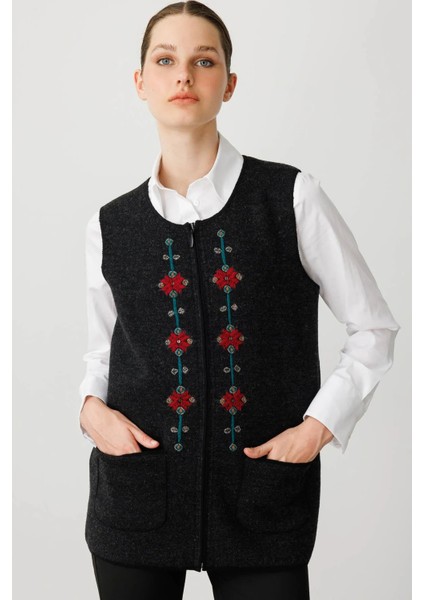 Kadın Sıfır Yaka Önü Nakış Işlemeli Yün Yelek 25001 Siyah fiyatları