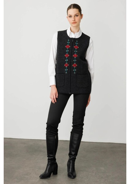 Kadın Sıfır Yaka Önü Nakış Işlemeli Yün Yelek 25001 Siyah modelleri