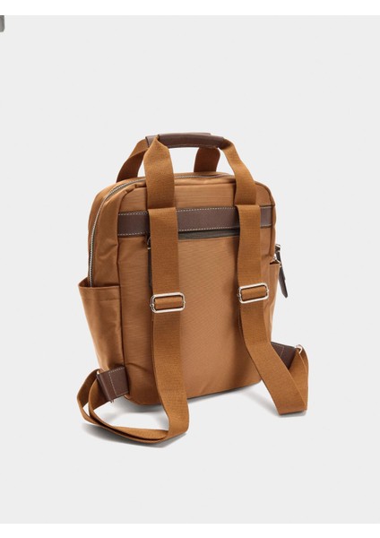 Teknik Kumaş Charm'lı Sırt Çantası modelleri