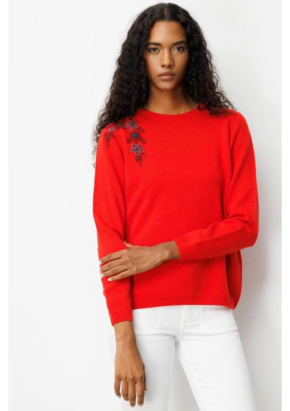 Kadın Sıfır Yaka Omzu Işlemeli Yün Kazak 25204 Mercan fiyatları