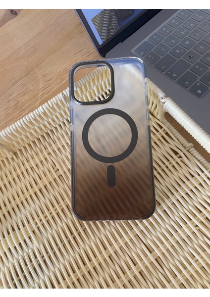 Husta Aksesua Apple Iphone 15 Pro Max Uyumlu Magsafe Özellikli Şeffaf Yeşil Kılıf modelleri