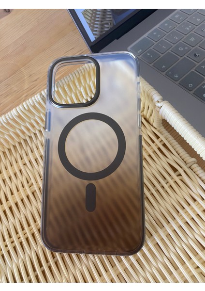 Husta Aksesua Apple Iphone 15 Pro Max Uyumlu Magsafe Özellikli Şeffaf Yeşil Kılıf