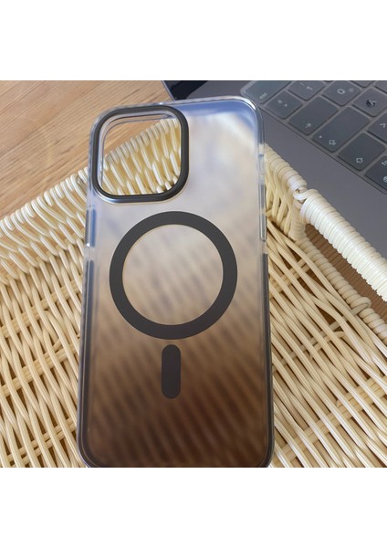 Husta Aksesua Apple Iphone 15 Pro Max Uyumlu Magsafe Özellikli Şeffaf Yeşil Kılıf