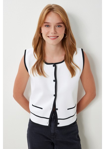 Kontrast Şeritli Fitilli Triko Yelek LYY0101 Beyaz fiyatları