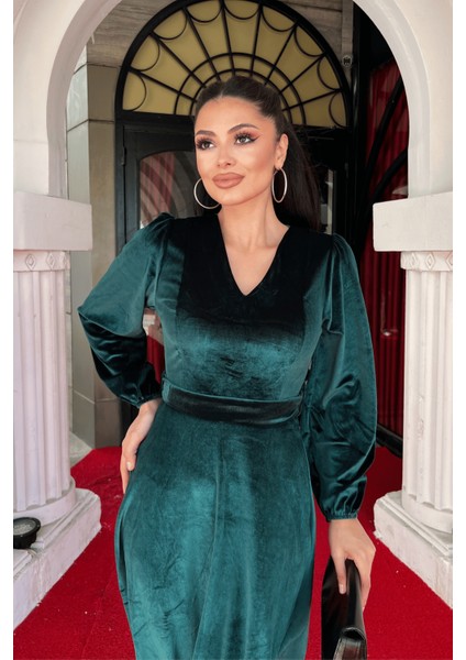 Kadife Kumaş V Yaka Midi Elbise - Zümrüt Yeşil fırsatları