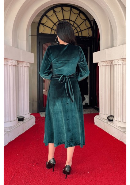 Kadife Kumaş V Yaka Midi Elbise - Zümrüt Yeşil indirimleri