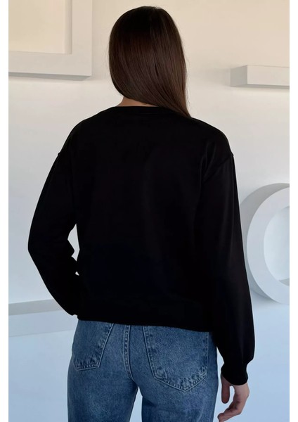 Kadın Bisiklet Yaka Baskılı Taş Işlemeli Sweatshirt P-00018552 fırsatları