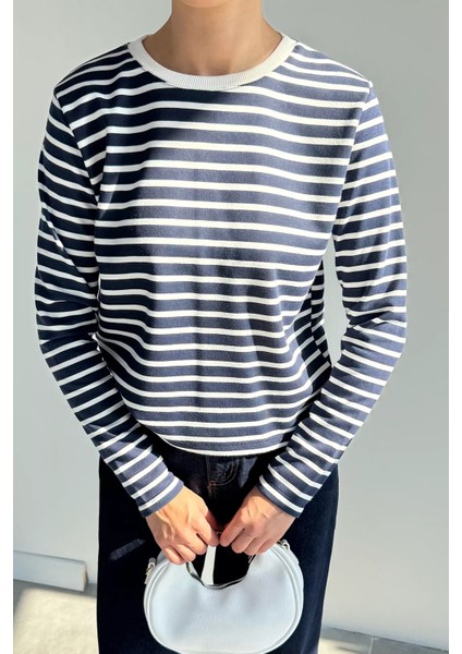 Kadın Bisiklet Yaka Çizgi Desenli Sweatshirt P-00018591 fiyatları