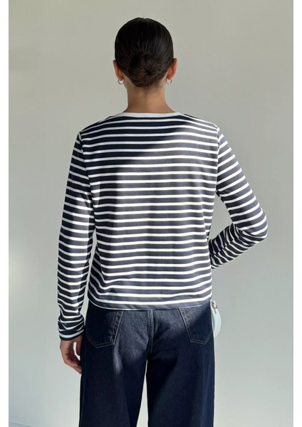 Kadın Bisiklet Yaka Çizgi Desenli Sweatshirt P-00018591 fırsatları