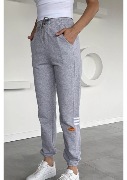 Kadın Bel ve Paça Lastikli Amblem Detaylı Eşofman Altı P-00018641