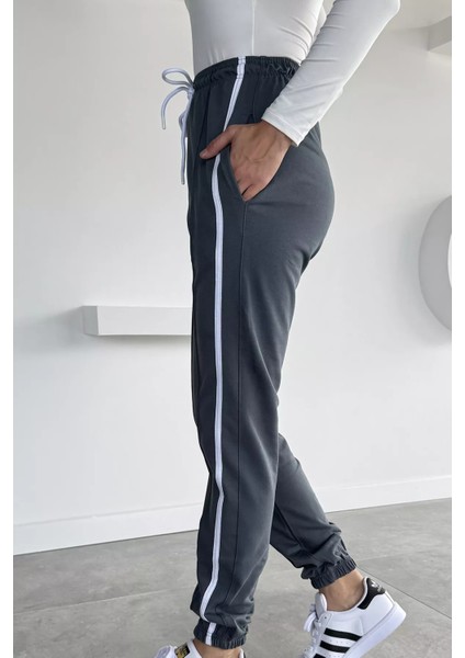 Kadın Bel ve Paça Lastikli Çimalı Şeritli Eşofman Altı P-00018642 fırsatları