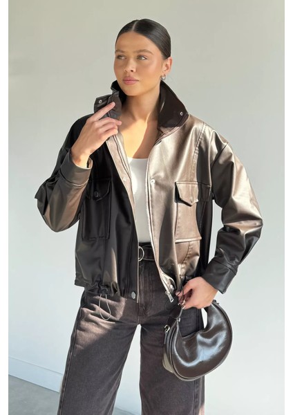 Kadın Çift Cepli Bel Lastikli Ön Fermuarlı ve Çıtçıtlı Suni Deri Ceket P-00018684