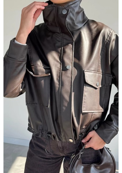 Kadın Çift Cepli Bel Lastikli Ön Fermuarlı ve Çıtçıtlı Suni Deri Ceket P-00018684 modelleri