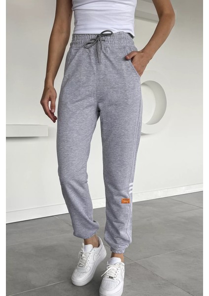 Kadın Bel ve Paça Lastikli Amblem Detaylı Eşofman Altı P-00018641 fiyatları