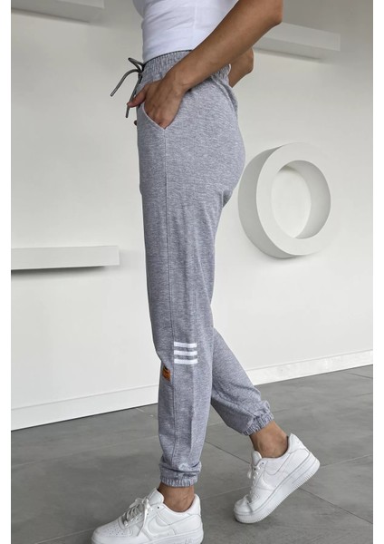 Kadın Bel ve Paça Lastikli Amblem Detaylı Eşofman Altı P-00018641 modelleri