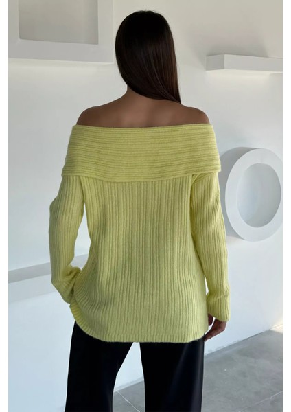 Kadın Madonna Yaka Kendinden Çizgi Desenli Triko Bluz P-00018618 fırsatları