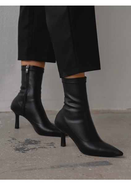 Dina Streç Siyah Deri Bot modelleri