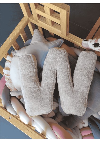 Litera, W Harfi, Yastık, Kırlent, Elyaf Dolgulu, Welsoft Kumaş, 40 cm fiyatları