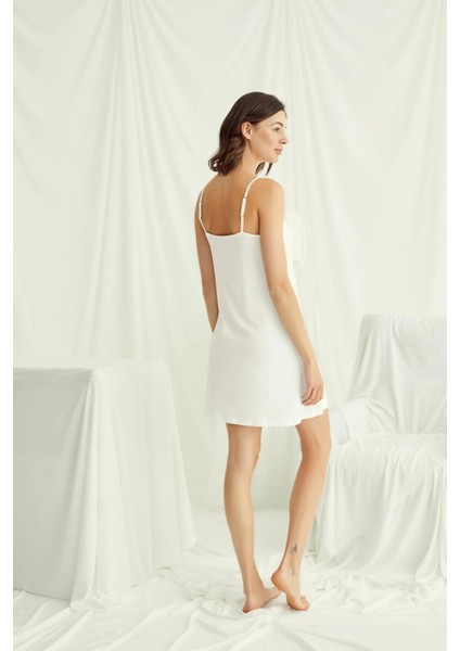 Monamise Dekolteli Yakası ve Kolu Dantelli Sabahlık Takımı modelleri