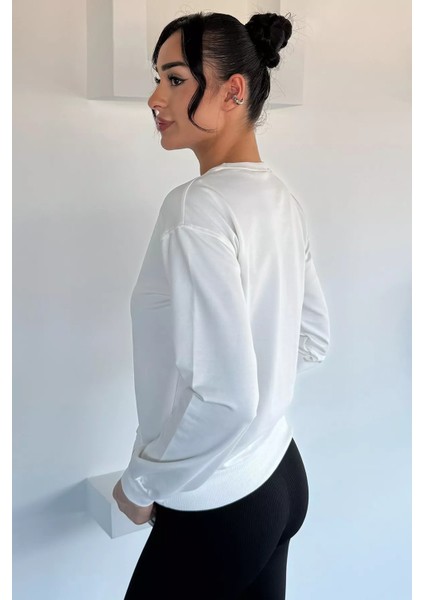 Kadın Bisiklet Yaka Baskılı Taş Işlemeli Sweatshirt P-00018478 fırsatları