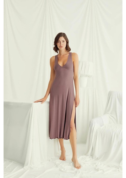 Monamise Göğüs ve Sırt Dekoteli Brode Dantelli Yırtmaçlı Gecelik modelleri