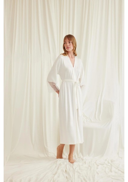 Monamise Dantelli ve Kuşaklı Sabahlık