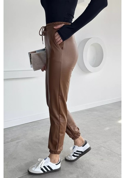 Kadın Bel ve Paça Lastikli Suni Deri Pantolon P-00018468 fırsatları