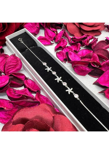 925 Ayar Gümüş Yıldız Figürlü Kadın Bileklik – Taşlı, Zarif, Gümüş Rengi