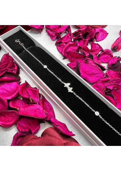 925 Ayar Gümüş Kelebek Figürlü Kadın Bileklik – Taşlı, Ince Tasarım, Gümüş Rengi