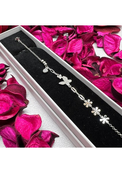 925 Ayar Gümüş Kelebek ve Çiçek Figürlü Kadın Bileklik – Zarif, Gümüş Rengi