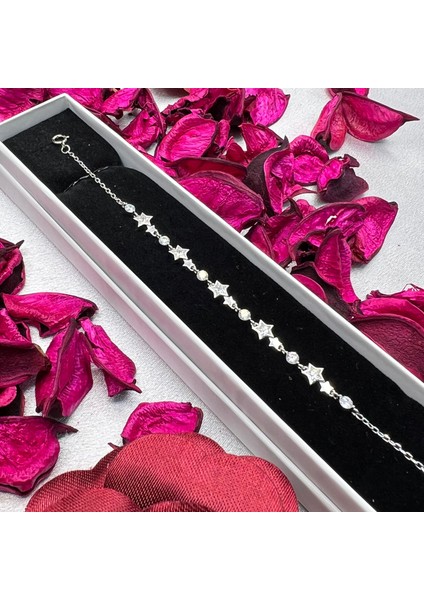 925 Ayar Gümüş Yıldız Figürlü Kadın Bileklik – Taşlı ve Şık, Gümüş Rengi