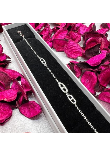 925 Ayar Gümüş Oval Figürlü Kadın Bileklik – Taşlı, Modern Tasarım, Gümüş Rengi