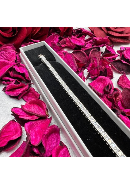 925 Ayar Gümüş Zarif Kadın Bileklik – Taşlı, Gümüş Rengi