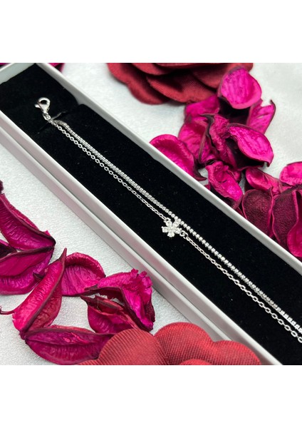 Yonca Figürlü Kadın Bileklik 925 Ayar Gümüş Rodyum Kaplama Zirkon Taşlı Şık Tasarım