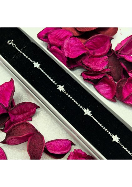 Yıldız Figürlü Kadın Bileklik 925 Ayar Gümüş Rodyum Kaplama Zirkon Taşlı Zarif Tasarım