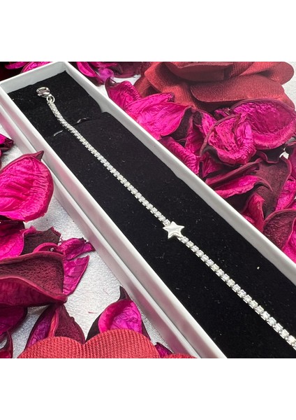 Yıldız Figürlü Kadın Bileklik 925 Ayar Gümüş Rodyum Kaplama Zarif Tasarım