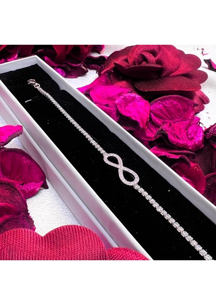 Sonsuzluk Figürlü Kadın Bileklik 925 Ayar Gümüş Rodyum Kaplama Zirkon Taşlı Zarif Tasarım