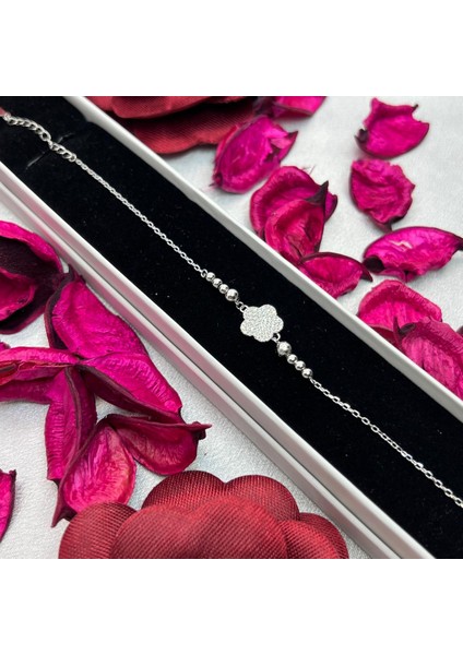 Yonca Figürlü Kadın Bileklik 925 Ayar Gümüş Zirkon Taşlı