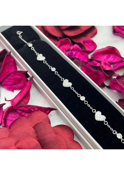 Kalp Figürlü Kadın Bileklik 925 Ayar Gümüş Zirkon Taşlı