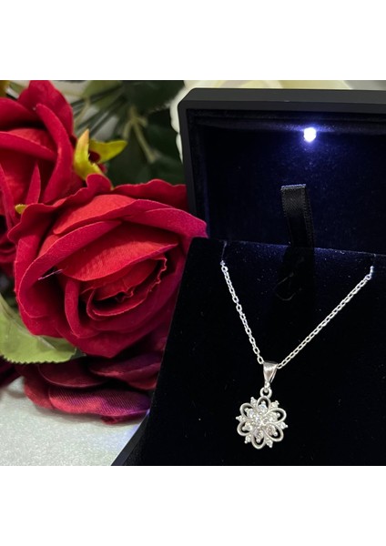Çiçek Motifli Kadın Kolye 925 Ayar Gümüş Zirkon Taşlı